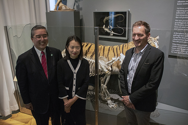 Steven and Anne Tseng together with Leif Schulman. Photo: Jenny Mujunen / LUOMUS